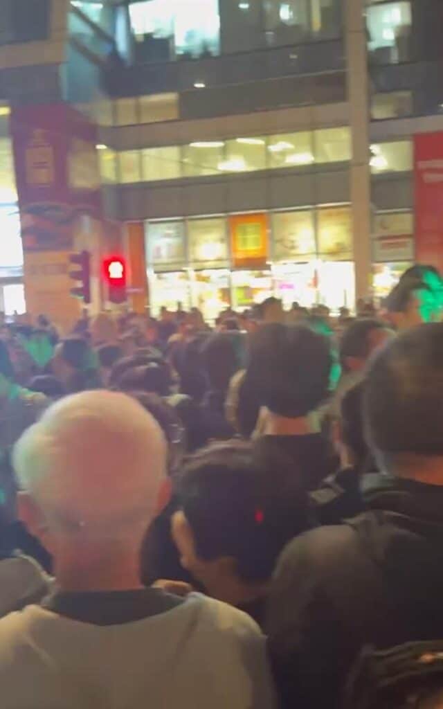 群眾反應:有人報警 亦有人以玩笑形容擠迫