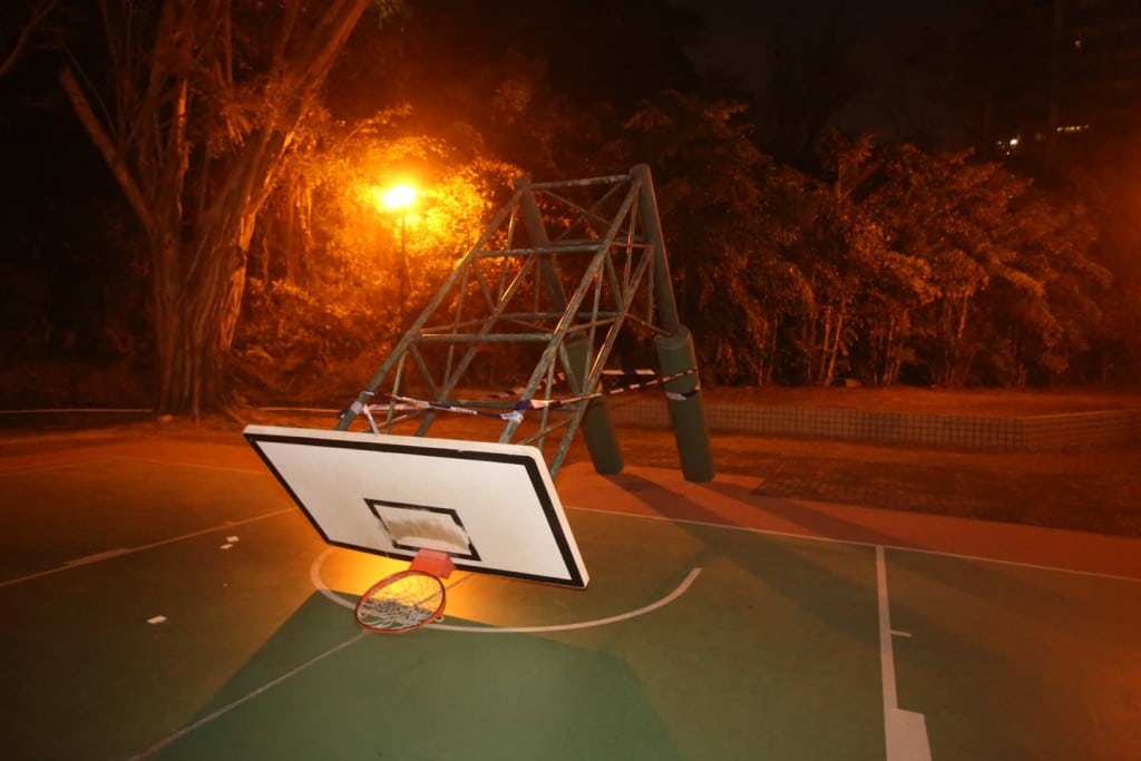 土瓜灣籃球架倒塌