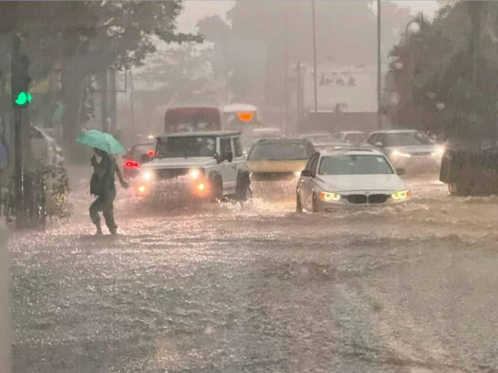 香港暴雨警告