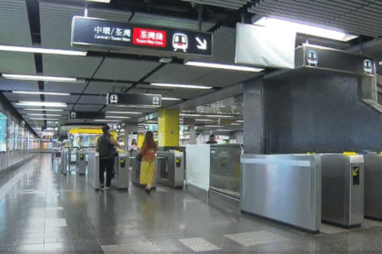 港鐵尖沙咀站集體逃票